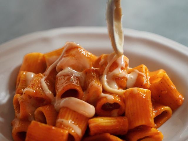 Like An Elephant Mezzi rigatoni à la crème de poivron